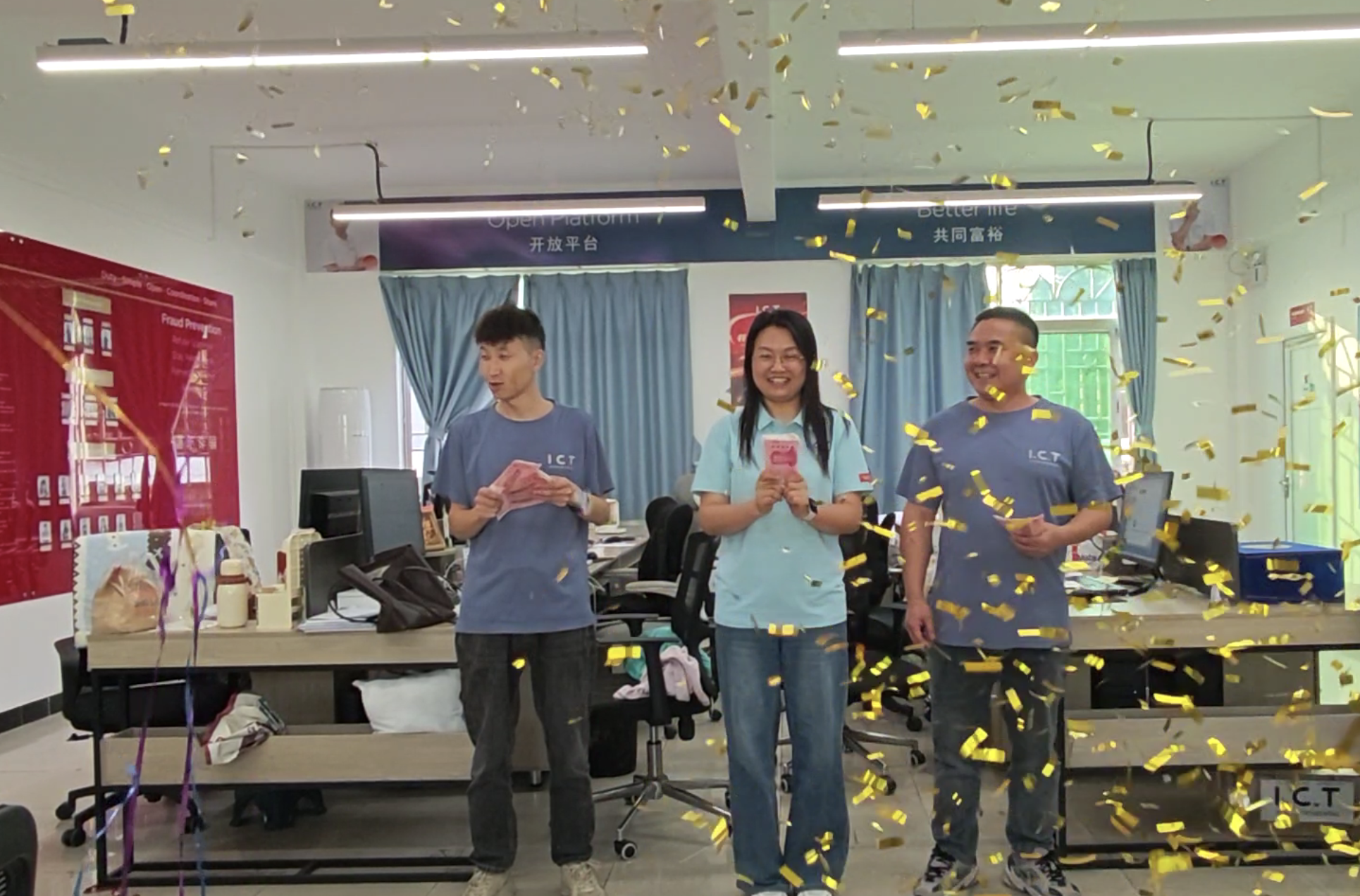 Máy CNTT SMT-Đơn hàng lớn