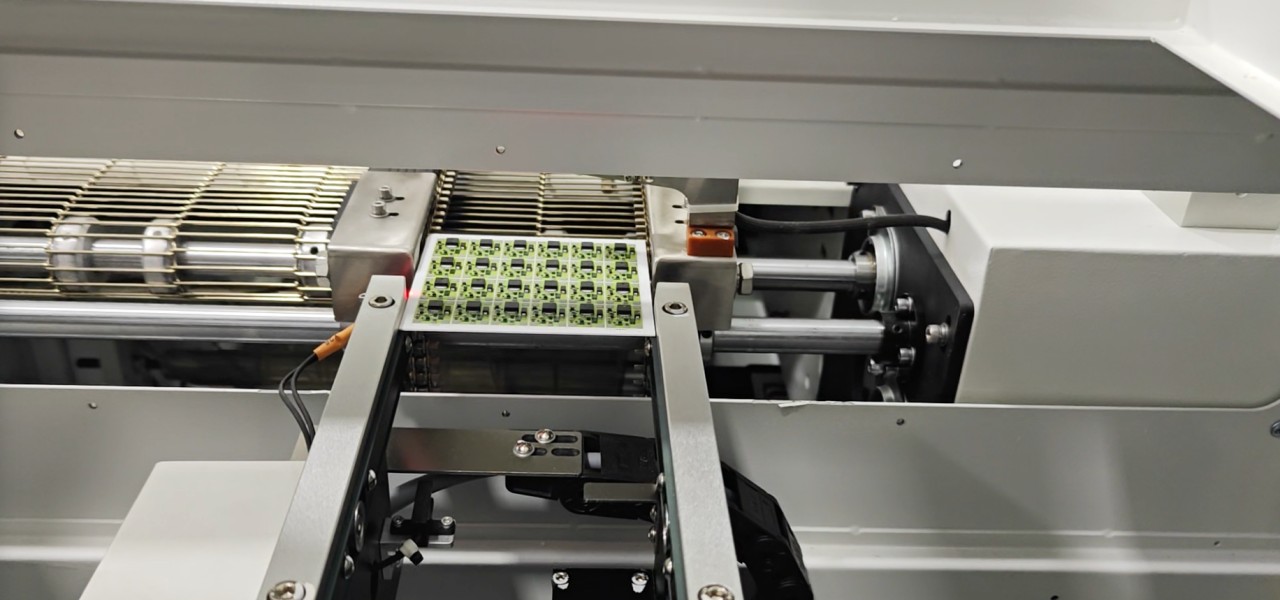 Ngo&agrave;i c&agrave;i đặt v&agrave; đ&agrave;o tạo