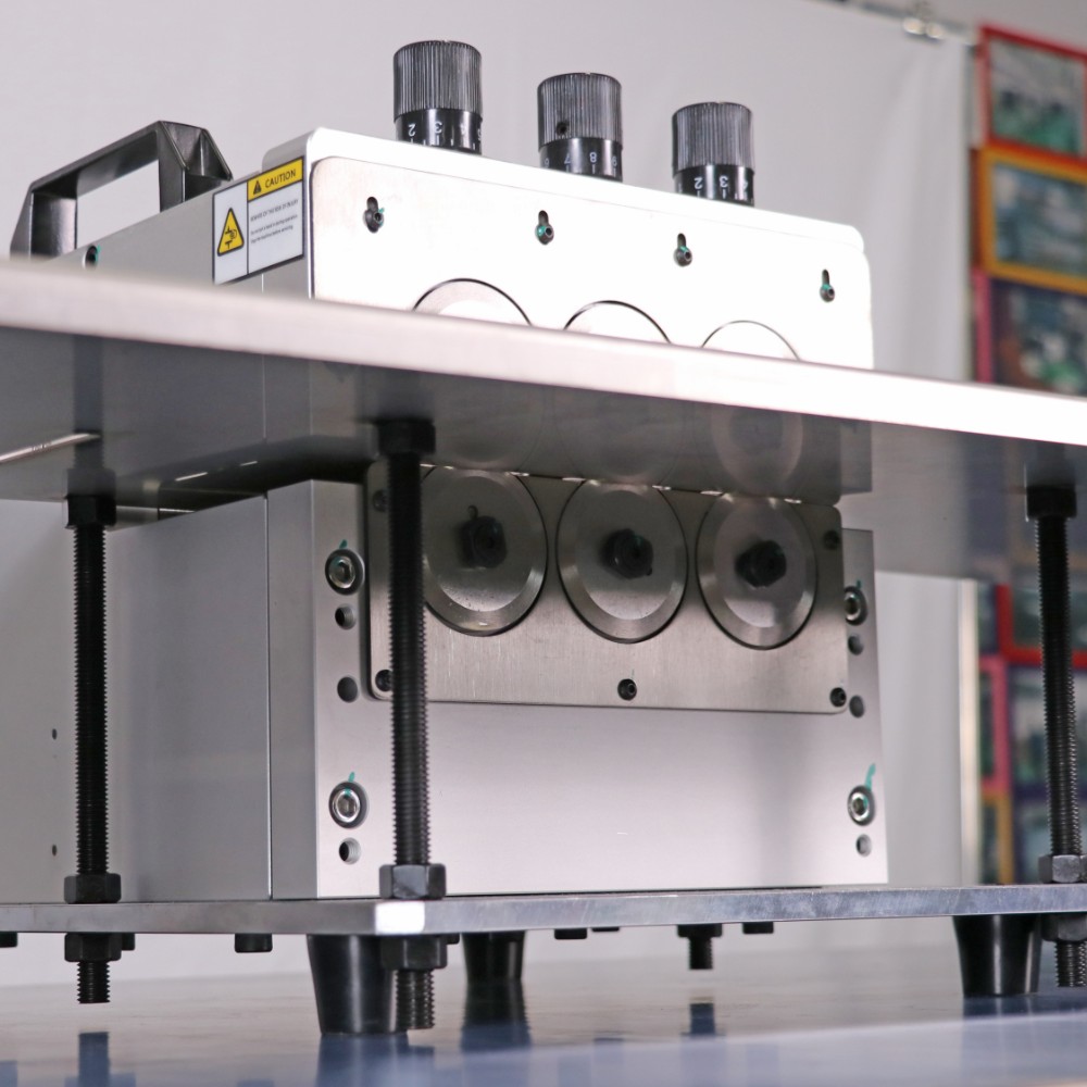 I.C.T-MLS1200 | Dấu phân cách nhiều lưỡi LED 