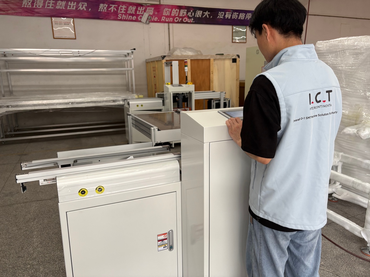 SMT Bộ tải Kiểm tra trước khi giao h&agrave;ng-1.jpg