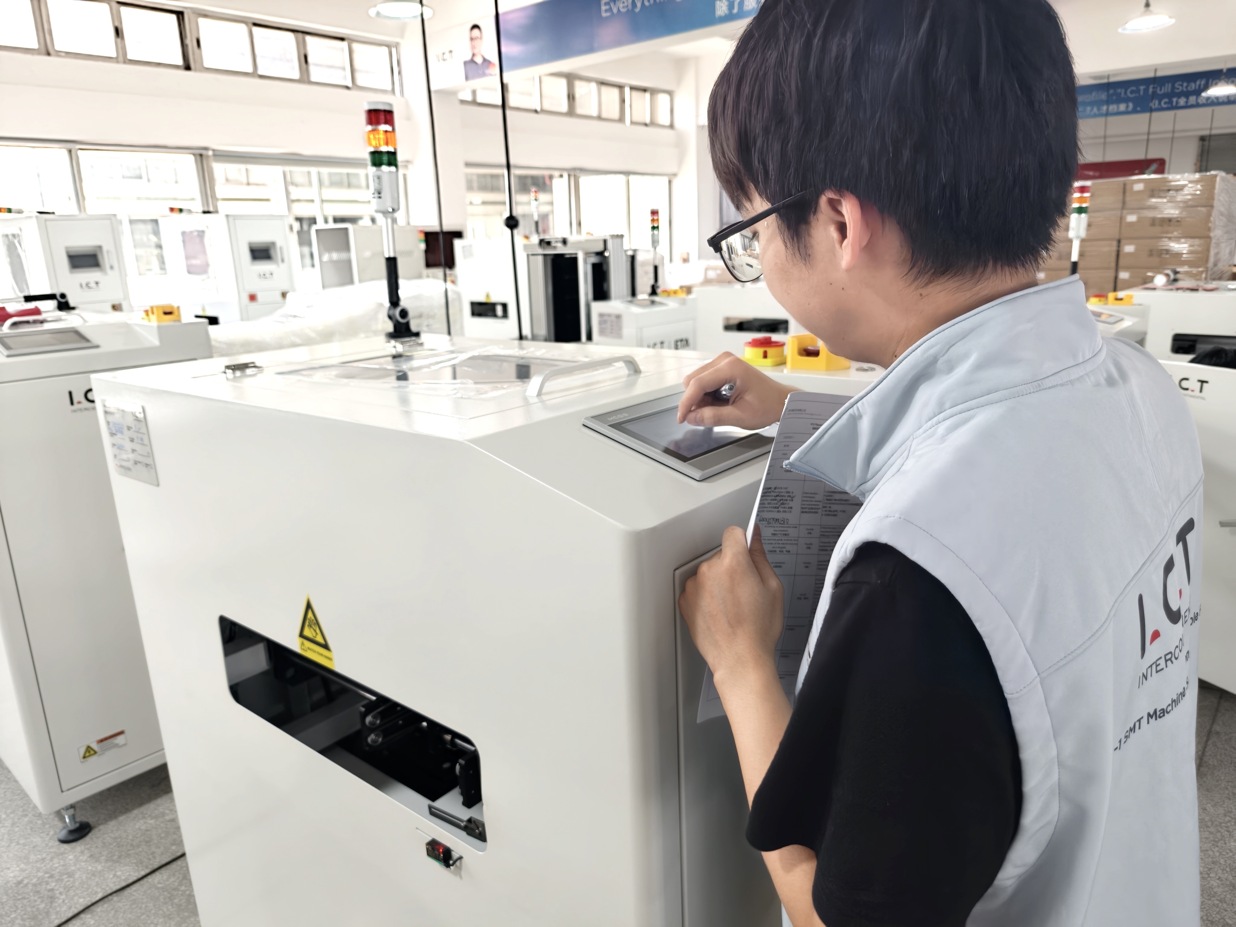 I.C.T C&aacute;c kỹ sư ho&agrave;n th&agrave;nh việc kiểm tra trước khi giao h&agrave;ng cho m&aacute;y phủ lớp phủ Flipper (2).jpg